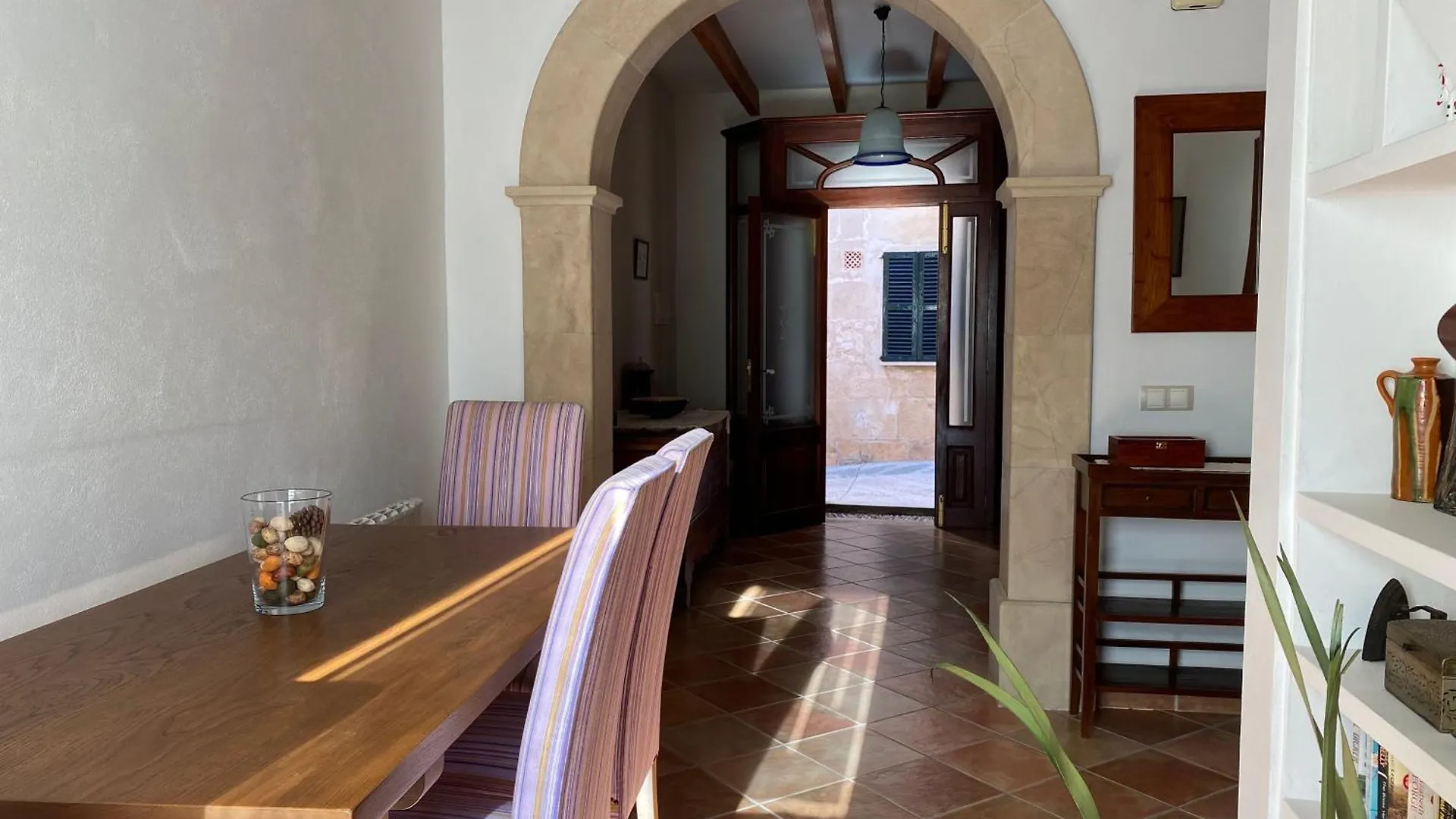 Casa Nuria, Haus Im Zentrum Von Pollensa, 10 Meter Von Der Calvario Treppe Entfernt, Fuer 6 Personen, Mit Wifi Und Klimaanlage, Spain