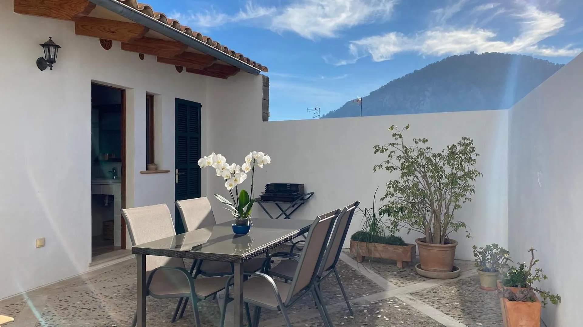 Casa Nuria, Haus Im Zentrum Von Pollensa, 10 Meter Von Der Calvario Treppe Entfernt, Fuer 6 Personen, Mit Wifi Und Klimaanlage,